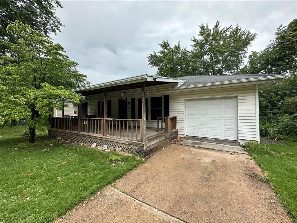 16204 E 35th Street S, Independence, MO