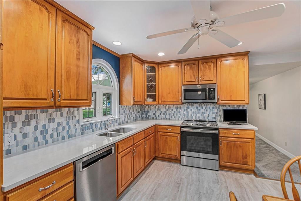 6436 Woodson Drive — photo 10