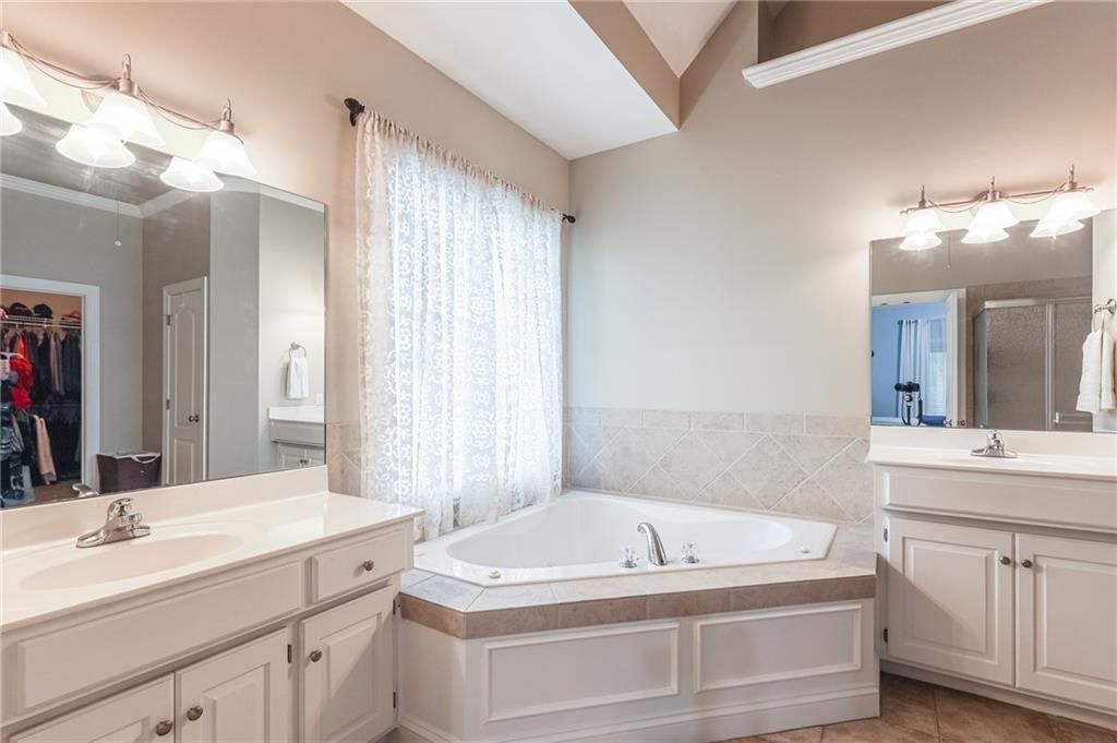 6300 N Kensington Court — photo 26