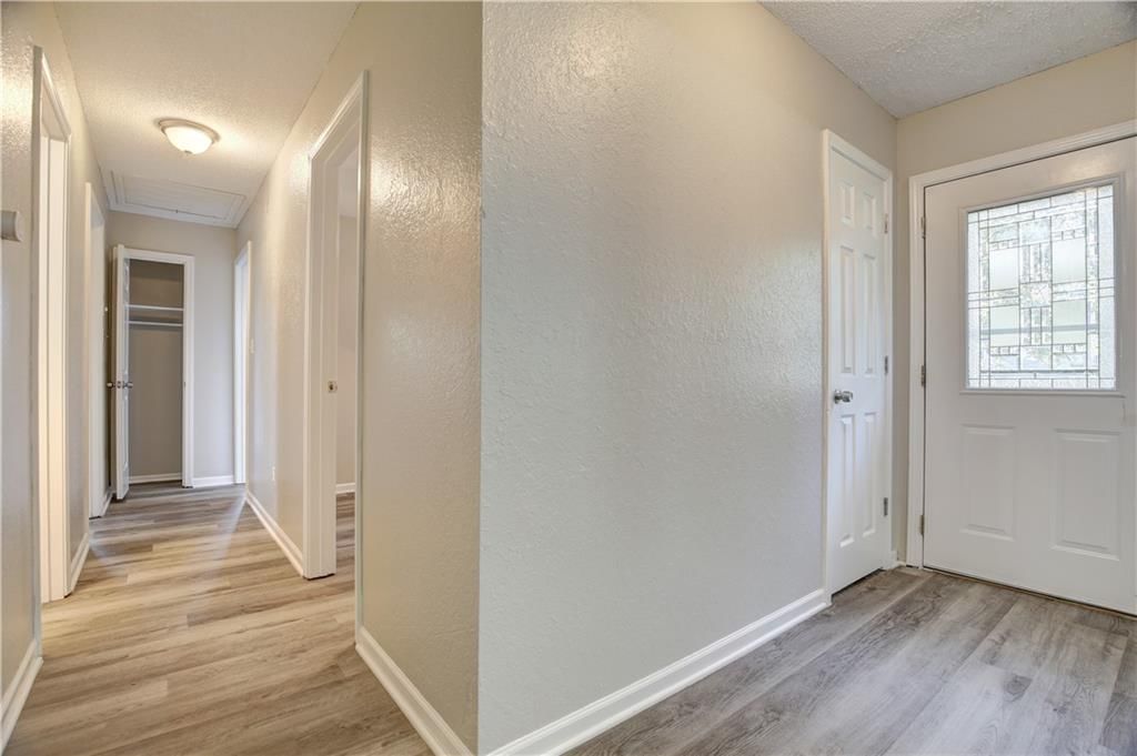 408 NE Lakeview Drive — photo 11