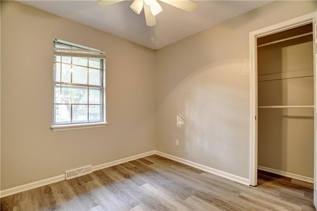 408 NE Lakeview Drive — photo 13