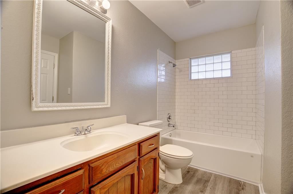 408 NE Lakeview Drive — photo 14