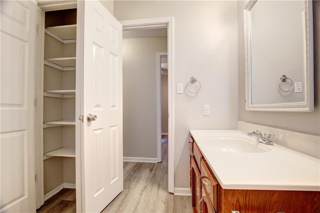 408 NE Lakeview Drive — photo 15