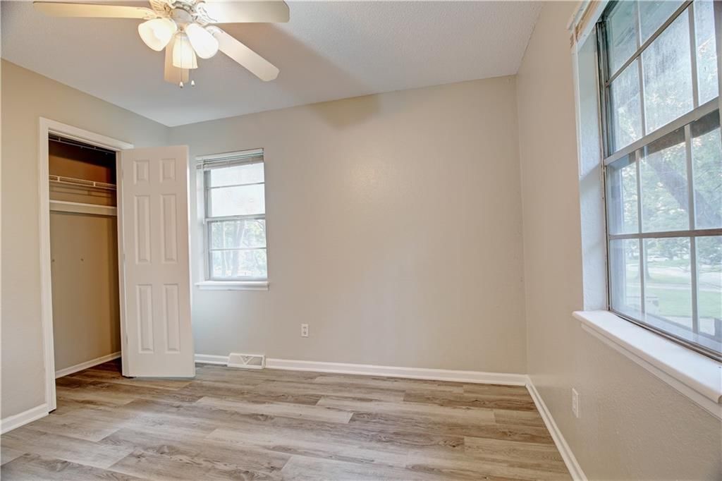 408 NE Lakeview Drive — photo 17