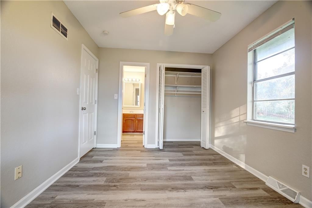 408 NE Lakeview Drive — photo 18
