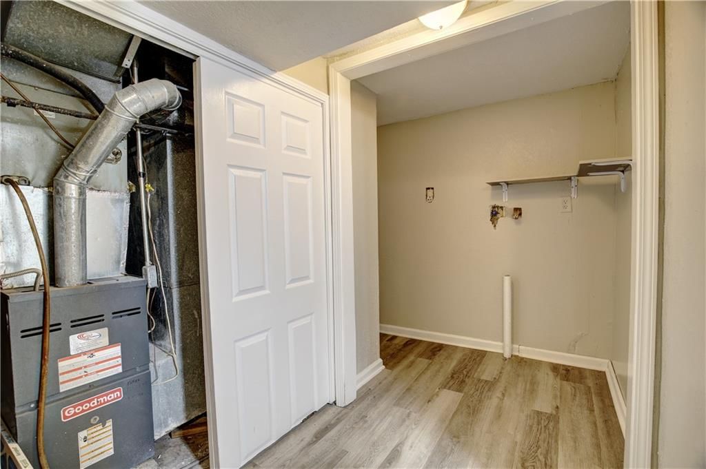 408 NE Lakeview Drive — photo 21