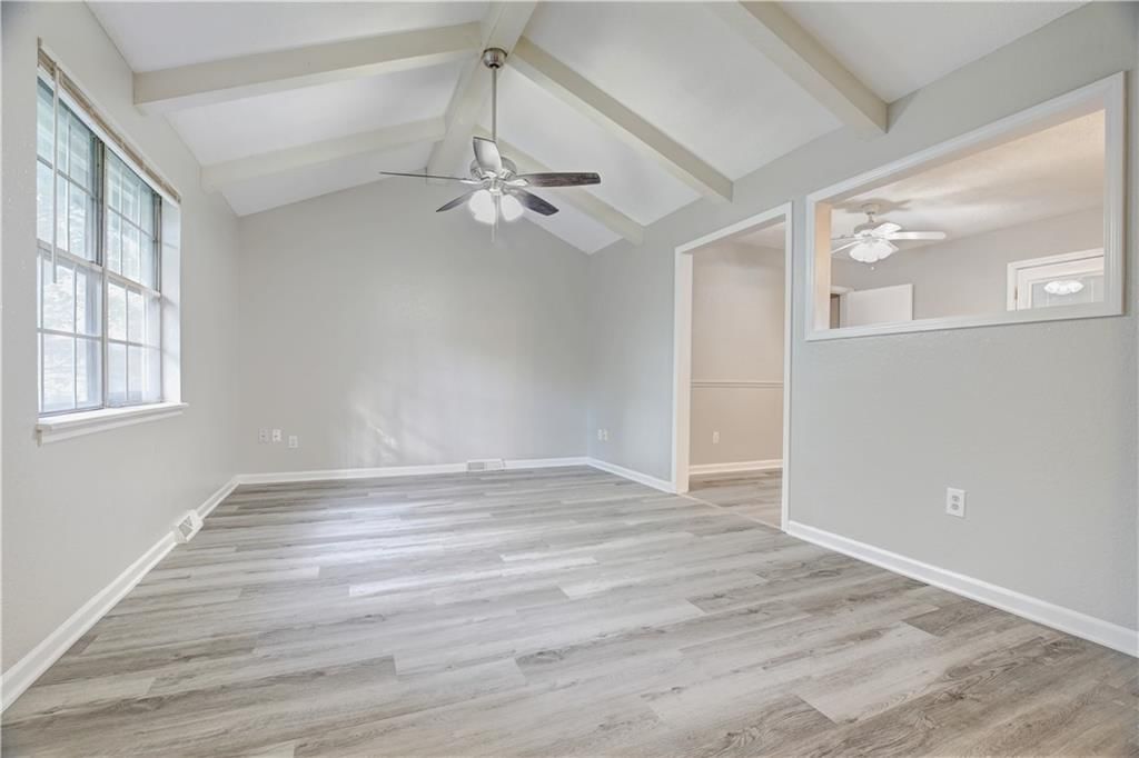 408 NE Lakeview Drive — photo 4