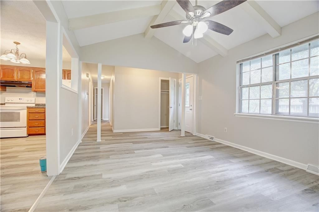 408 NE Lakeview Drive — photo 5