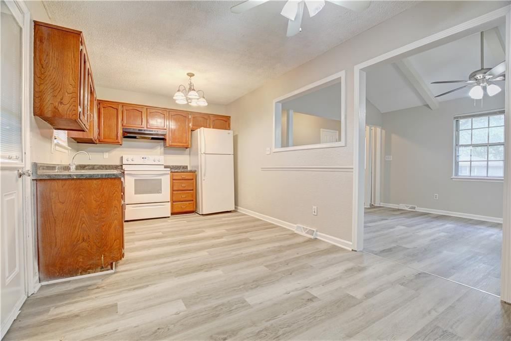 408 NE Lakeview Drive — photo 6