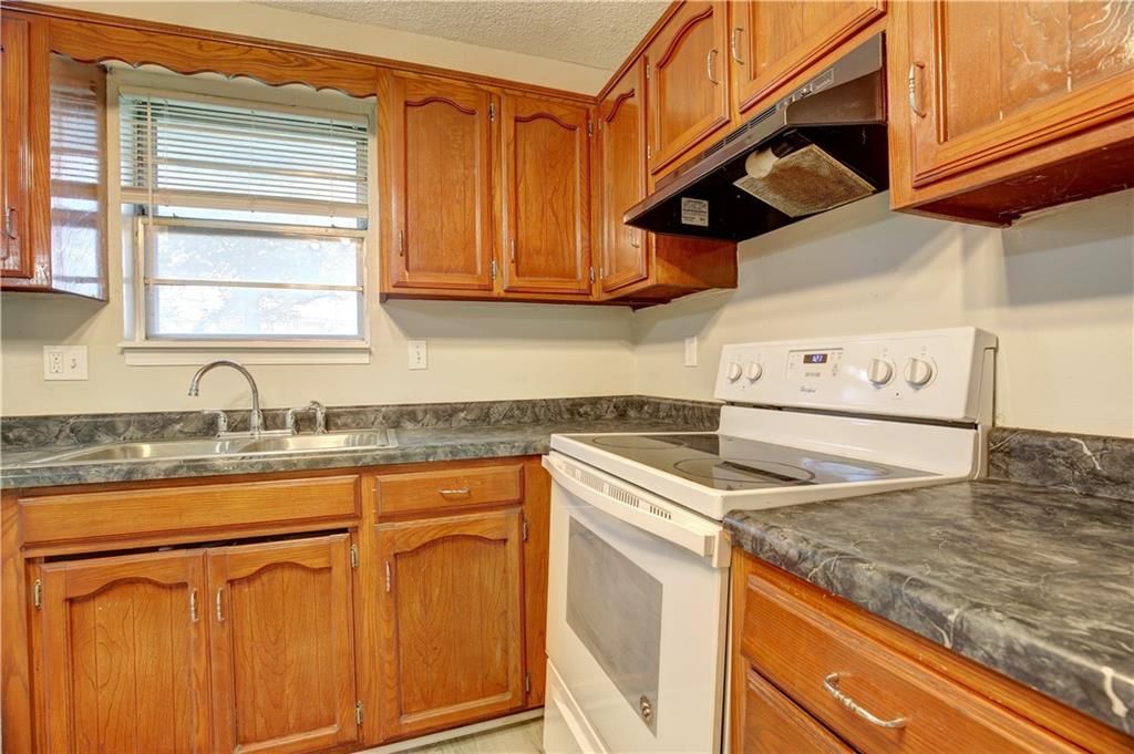 408 NE Lakeview Drive — photo 9