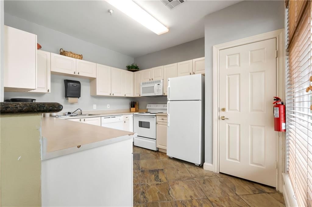 11613 Tomahawk Creek #G Parkway — photo 27