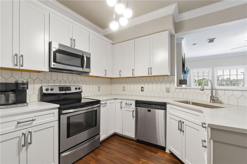 11613 Tomahawk Creek #G Parkway — photo 9