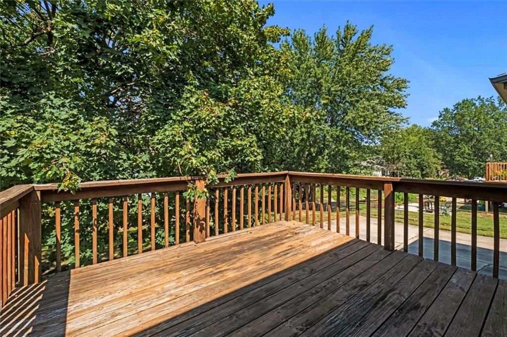 405 SW Keystone Drive — photo 27