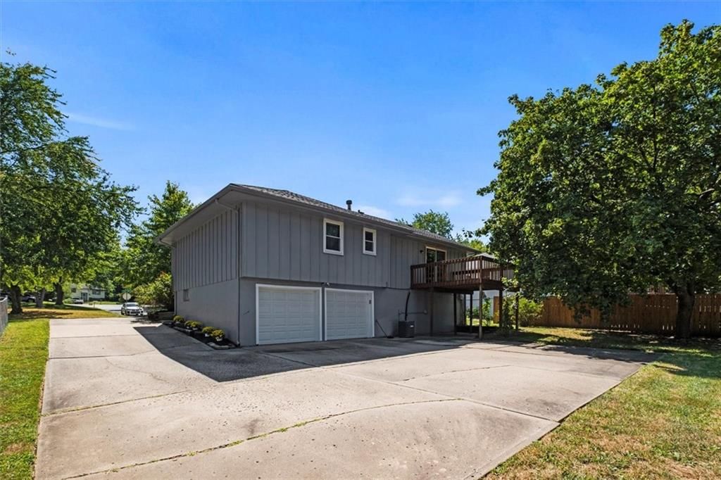 405 SW Keystone Drive — photo 28