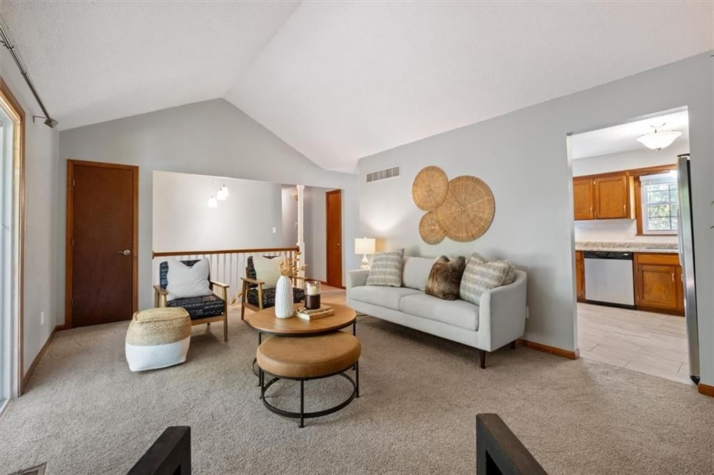 405 SW Keystone Drive — photo 6