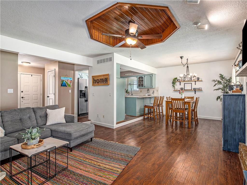 207 SE Circleview Drive — photo 9