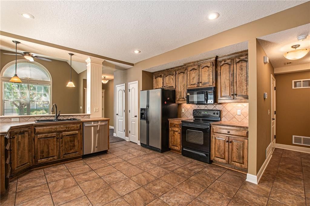 15802 W 61st Terrace — photo 6