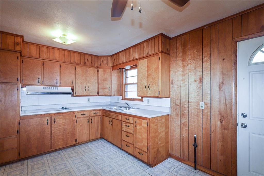 8533 Troup Avenue — photo 6