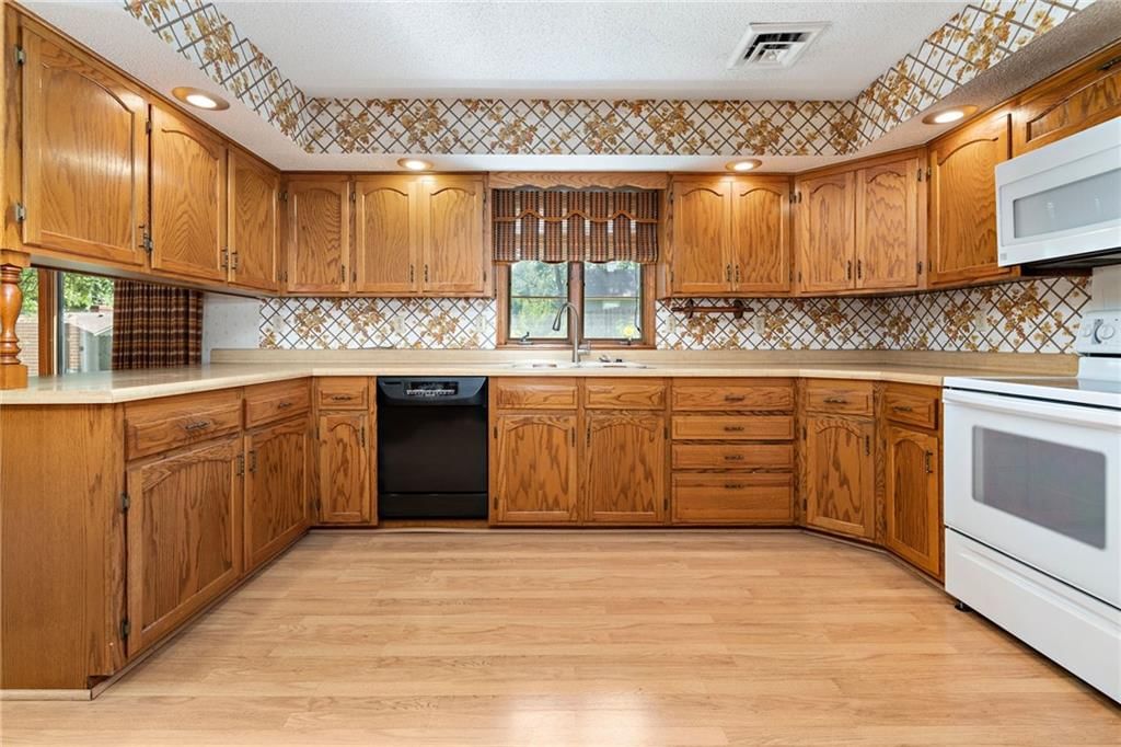 802 N Redwood Drive — photo 12