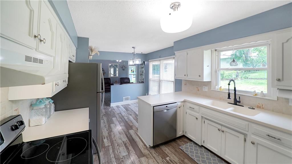3600 S Emery Street — photo 10