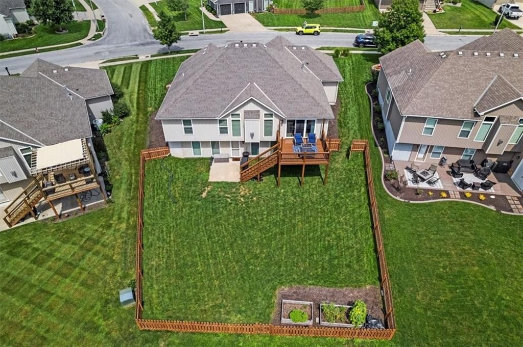 9004 N Essex Drive — photo 32