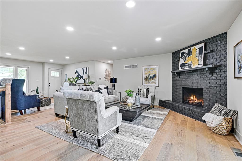 805 SW Iron Creek Drive — photo 5