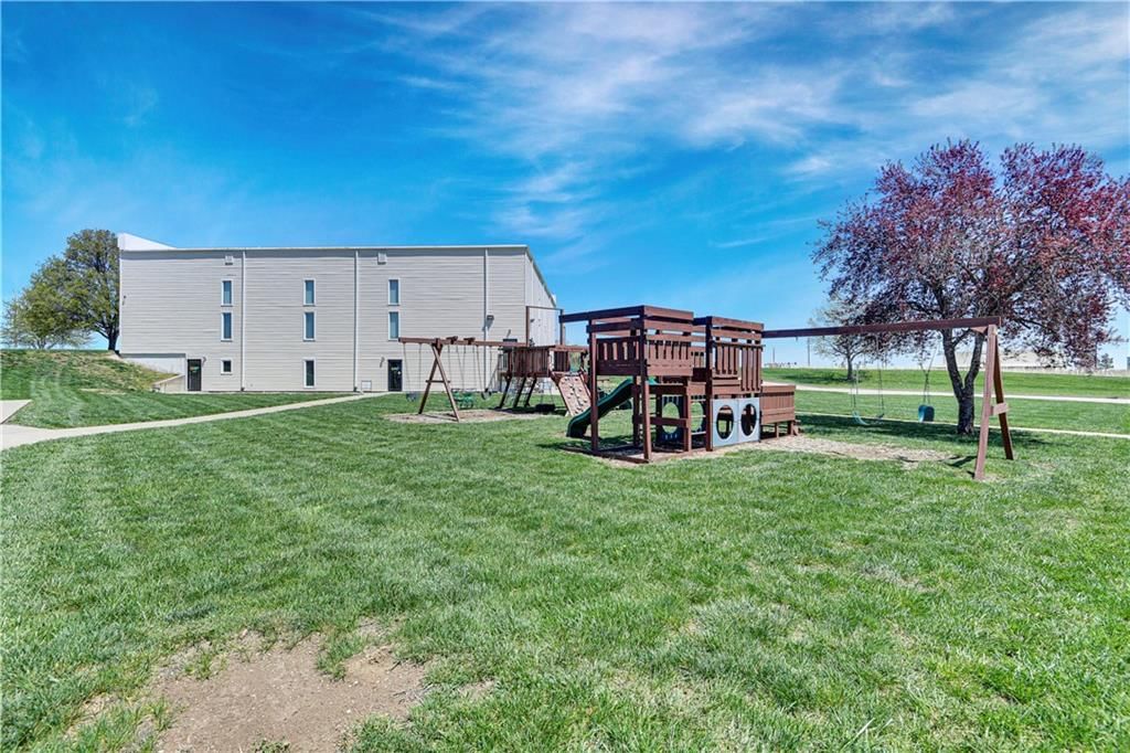 13715 W 151st Street — photo 11