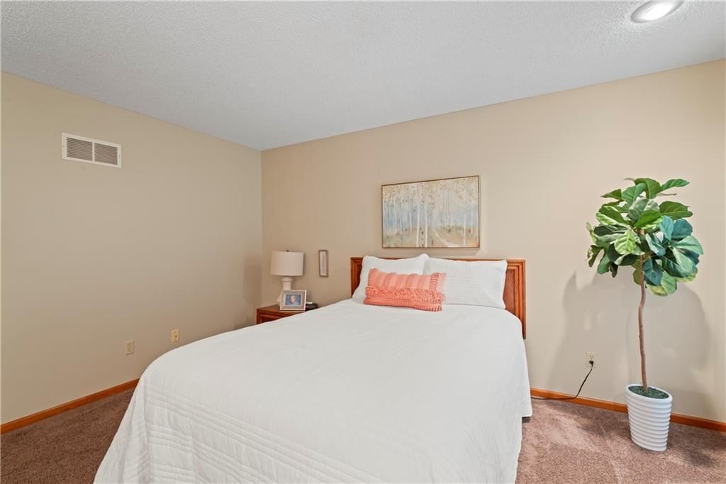 2508 S Seminole Drive — photo 32