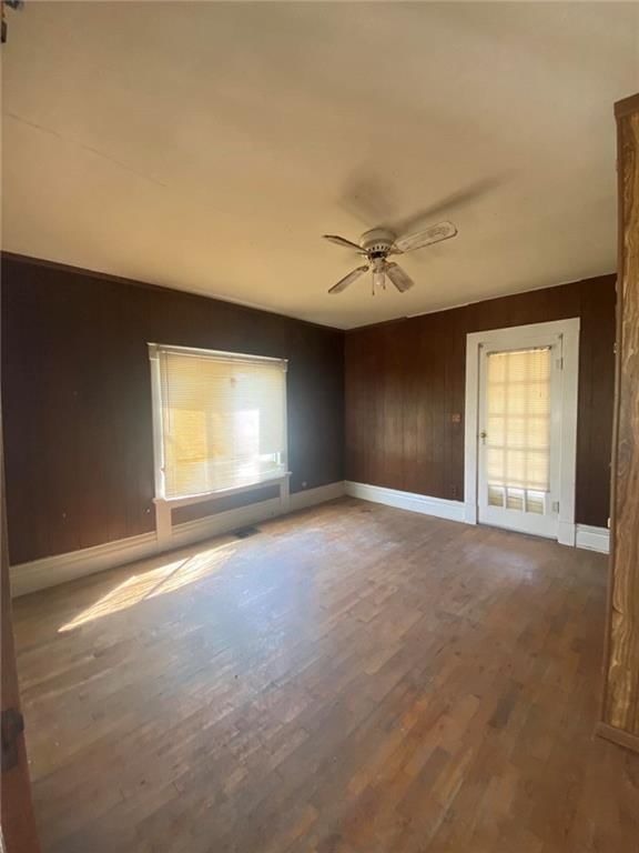 903 E 2nd Street — photo 3
