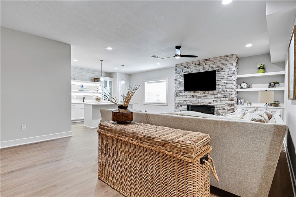 9449 Aurora Street — photo 24