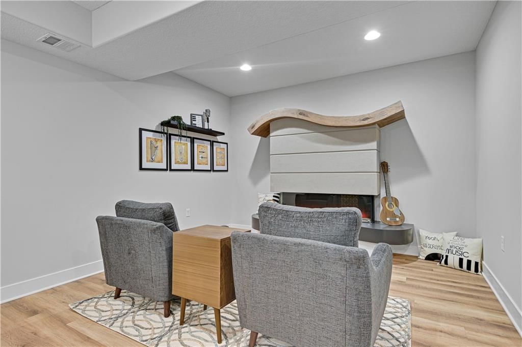 9457 Aurora Street — photo 29