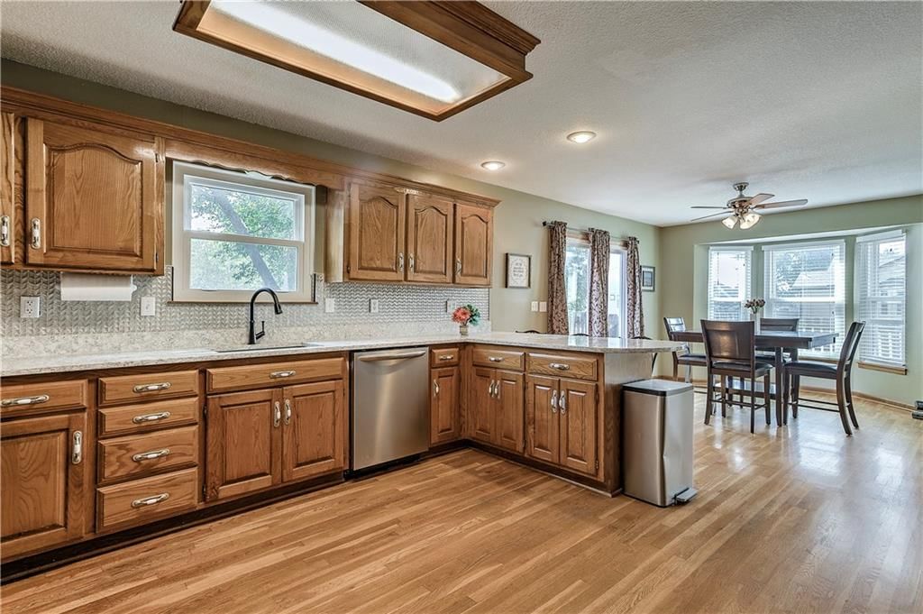 1033 SE Country Lane — photo 9