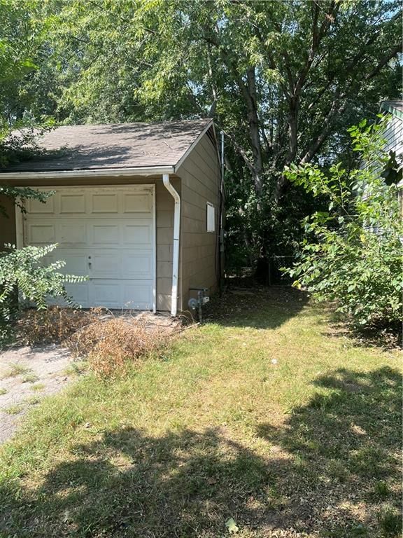 11000 Ewing Avenue — photo 12
