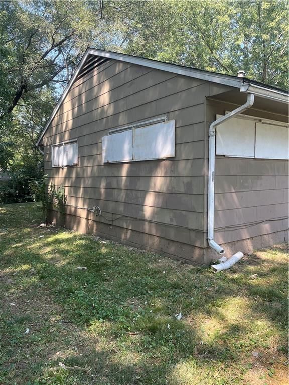 11000 Ewing Avenue — photo 9