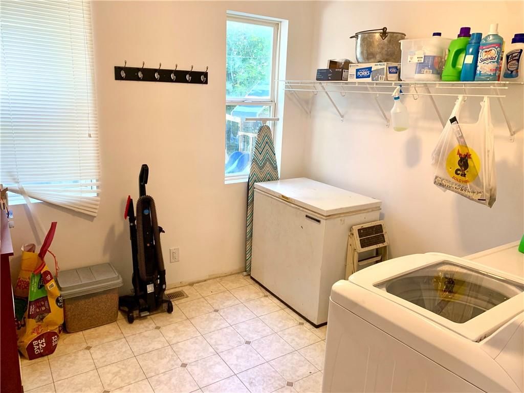 2501 Hillside Lane — photo 9