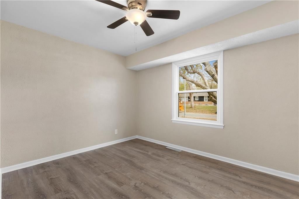 9806 Cambridge Avenue — photo 13