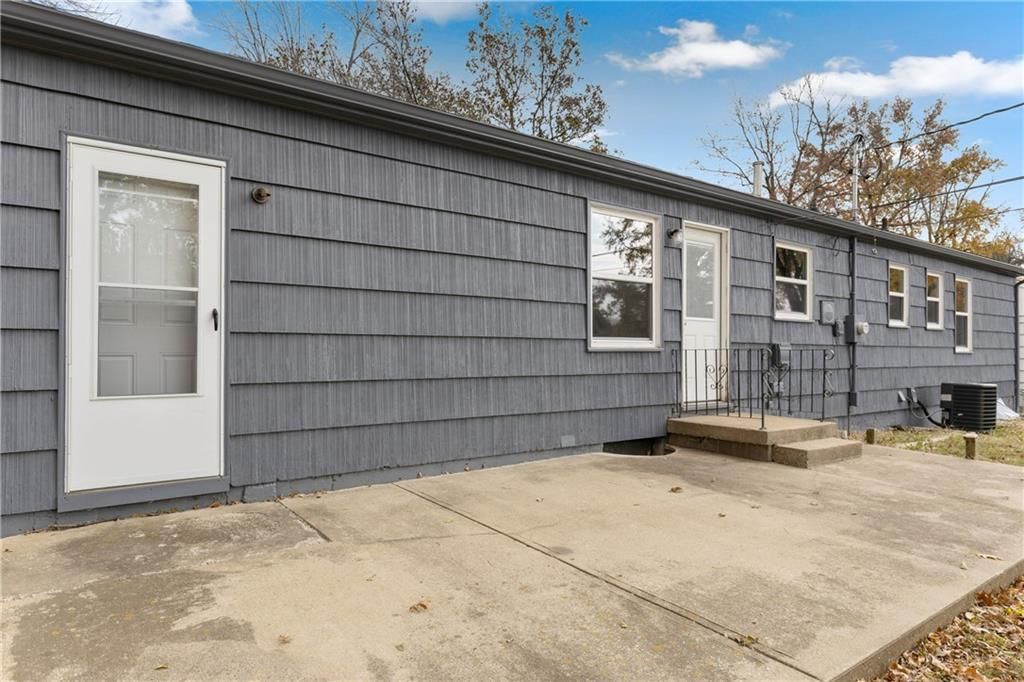 9806 Cambridge Avenue — photo 22