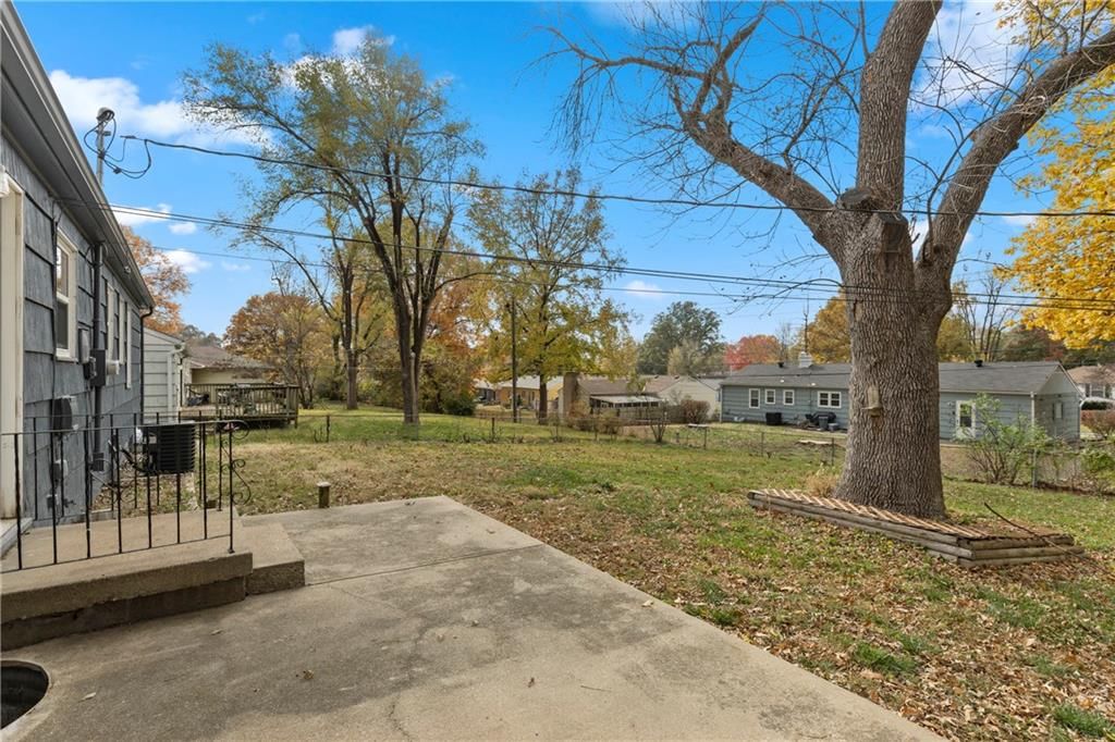 9806 Cambridge Avenue — photo 23