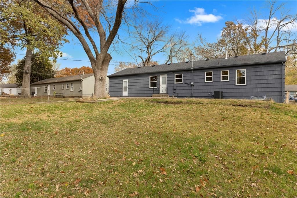 9806 Cambridge Avenue — photo 24