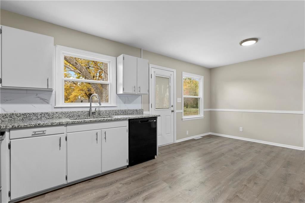 9806 Cambridge Avenue — photo 6
