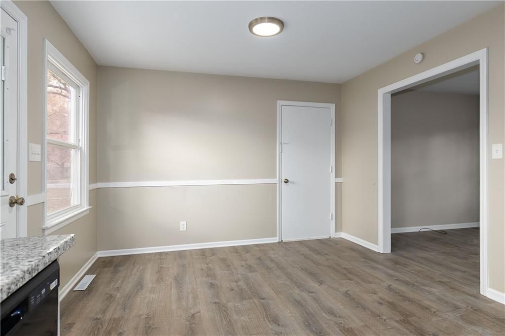 9806 Cambridge Avenue — photo 8