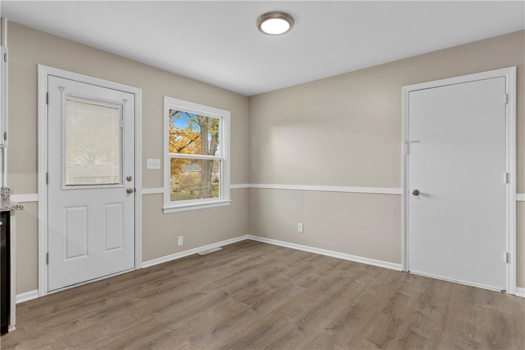 9806 Cambridge Avenue — photo 9