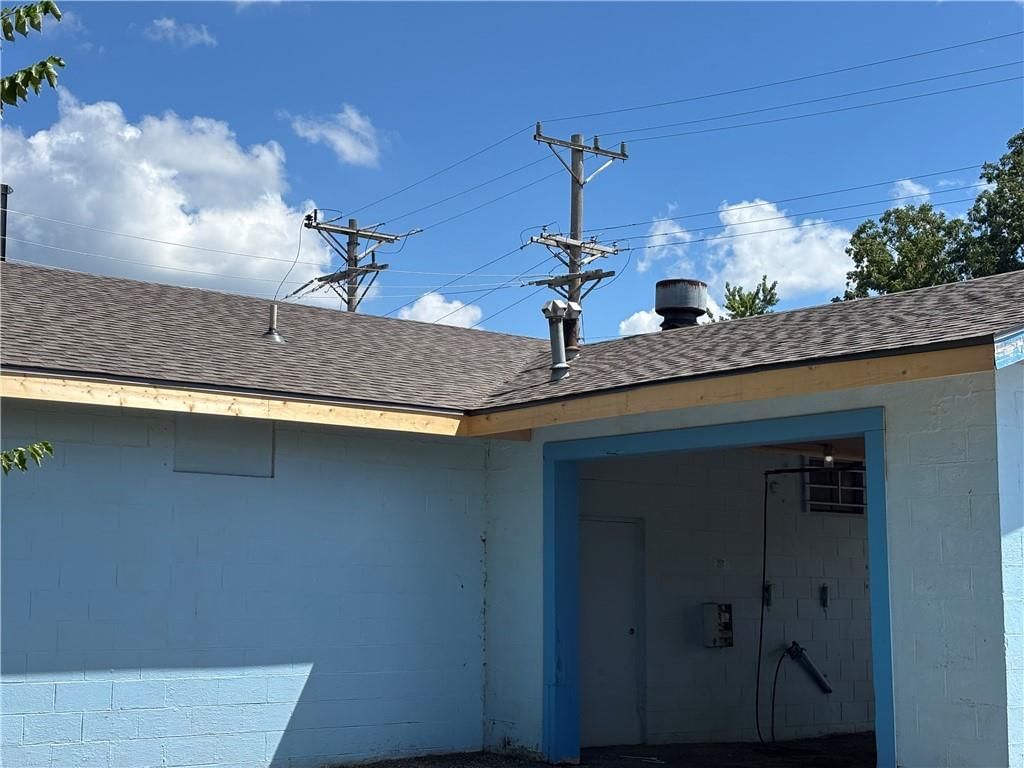 302 E 3rd Street — photo 8