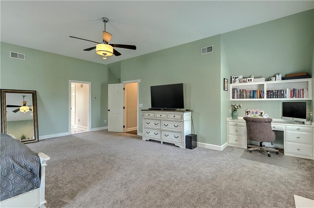 9909 N Revere Avenue — photo 18