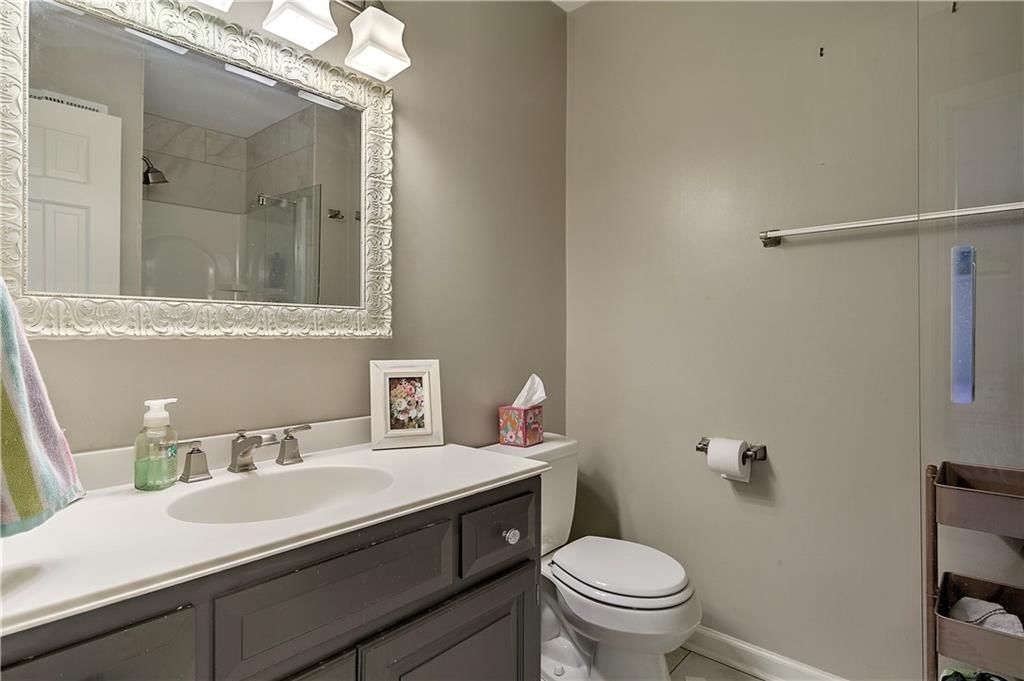 9909 N Revere Avenue — photo 24