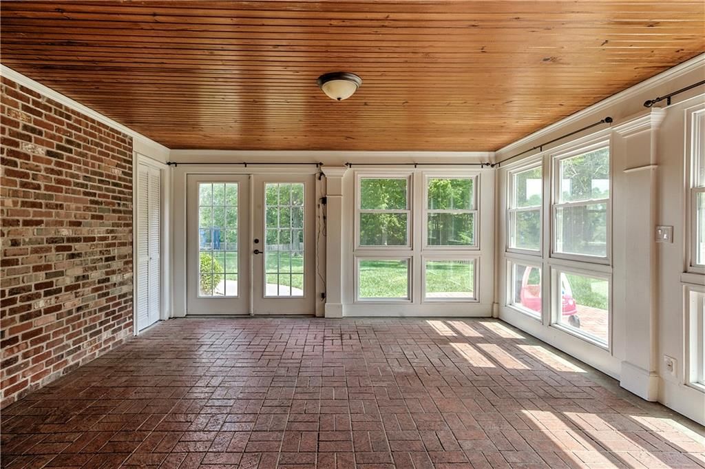 9909 N Revere Avenue — photo 28