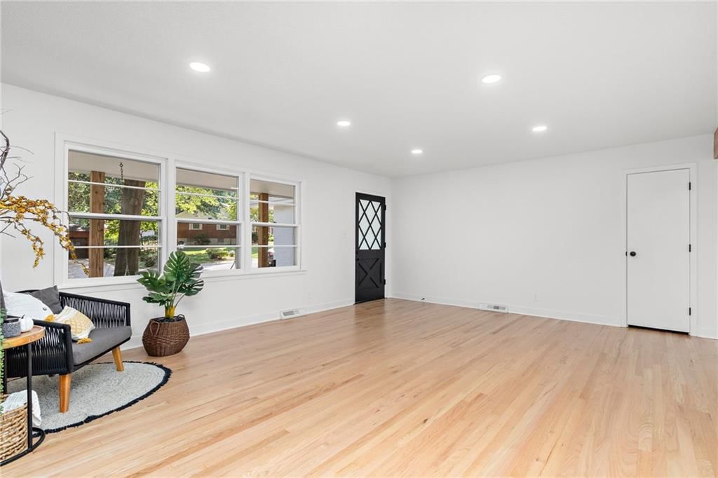 908 NW Kabel Street — photo 11