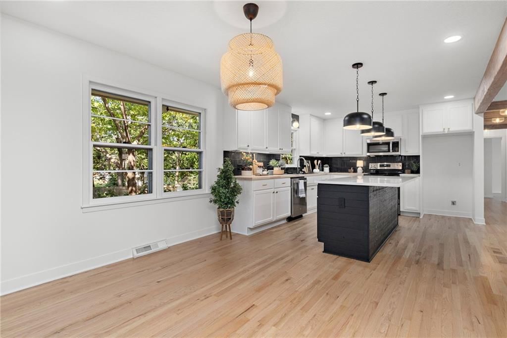 908 NW Kabel Street — photo 14