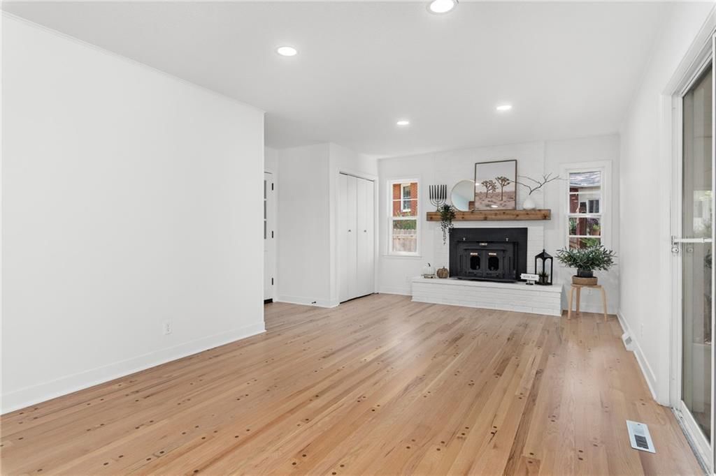908 NW Kabel Street — photo 17