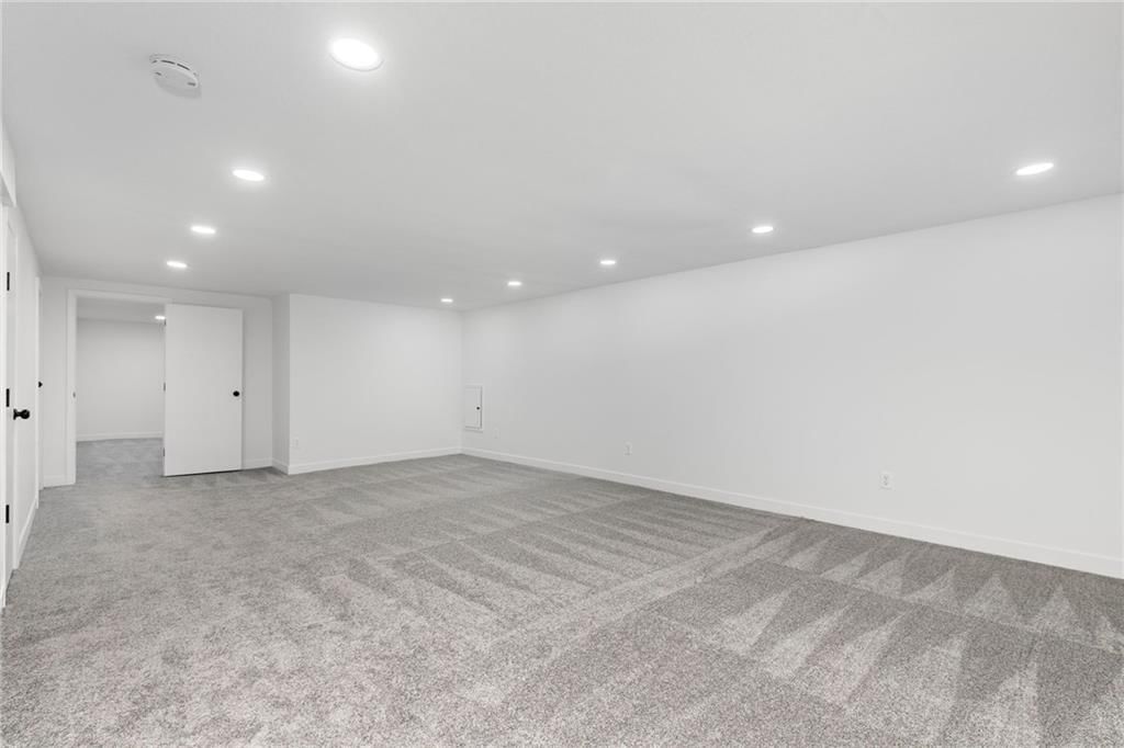 908 NW Kabel Street — photo 31